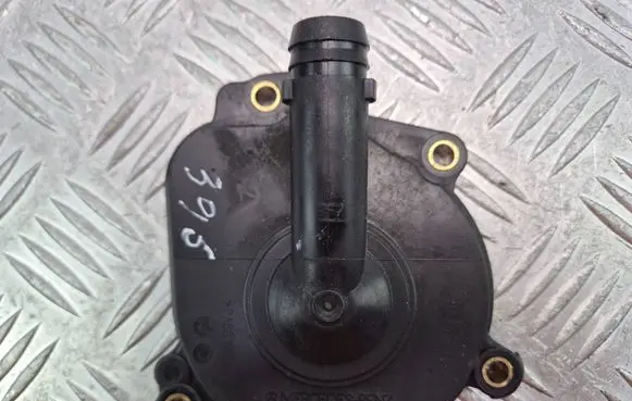 Mercedes-Benz C W204 Oil breather separator A2720100631