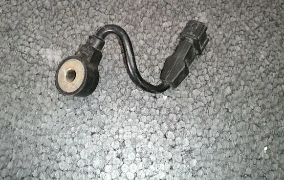 Volkswagen Golf IV Detonation knock sensor 06A905377