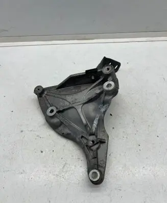 Engine mount bracket