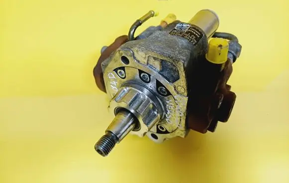 Toyota Corolla Verso AR10 Fuel injection high pressure pump 22100-0G010