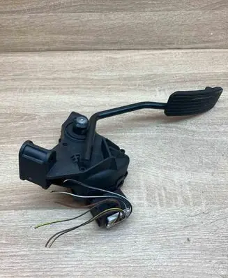 Opel Vectra C Accelerator throttle pedal 9186727 6PV008323 WITHPLUG