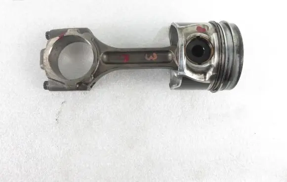 Hyundai Santa Fe Piston with connecting rod 