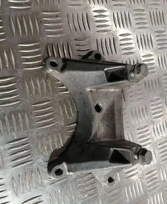 Gearbox mounting bracket
