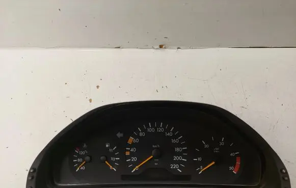 Speedometer (instrument cluster)
