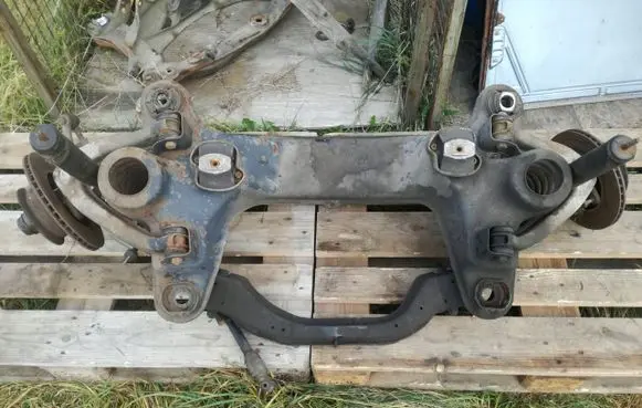 Mercedes-Benz SL R107 Rear axle beam 1073300942