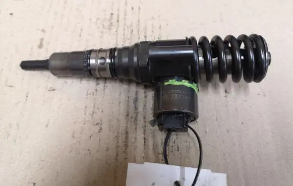 Audi A4 S4 B7 8E 8H Fuel injector 03G130073G