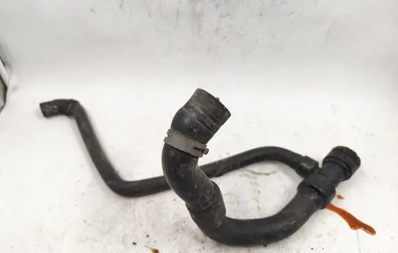 Volkswagen PASSAT B5 Engine coolant pipe/hose 8D0121055G