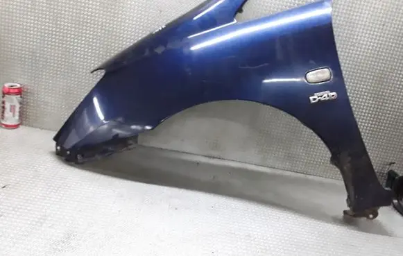 Toyota Corolla Verso E121 Fender