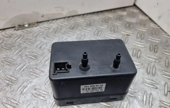 Mercedes-Benz S W221 Central locking vacuum pump 2218000248