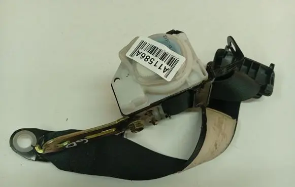 Toyota Avensis T250 Rear seatbelt 7336005090