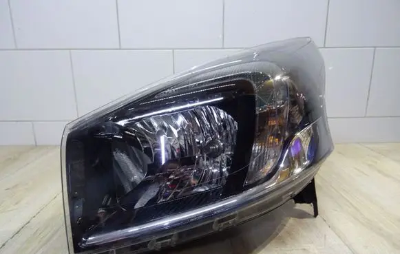 Opel Vivaro Headlight/headlamp 260602711R