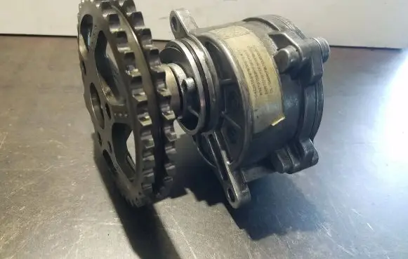 Mercedes-Benz E W211 Vacuum pump A646230