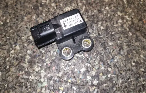 Mitsubishi Pajero Airbag deployment crash/impact sensor MR475078