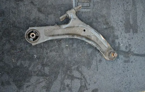 Nissan X-Trail T31 Front lower control arm/wishbone