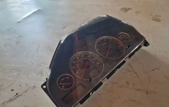 Volvo XC90 Speedometer (instrument cluster) 30682279