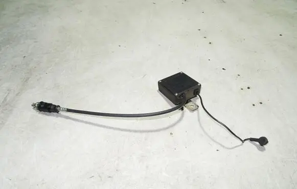 Volkswagen Multivan T4 Aerial antenna amplifier 701035577B