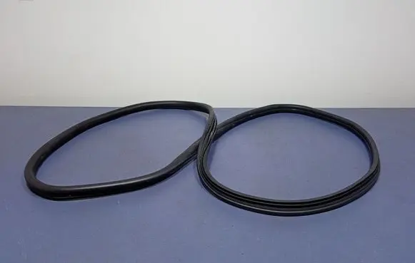Peugeot Rifter Front door rubber seal 