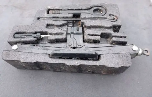 Hyundai ix 55 Tool set 091493J000