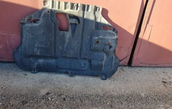 Ford Focus C-MAX Engine splash shield/under tray 15090882