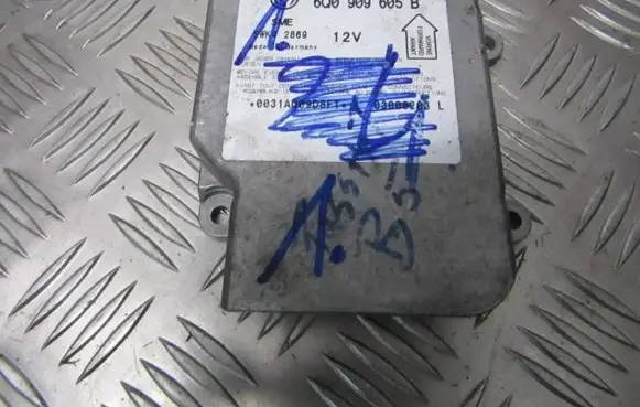 Volkswagen PASSAT B5 Airbag control unit/module 6q0909605b 5wk42869