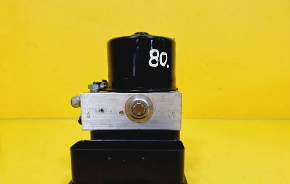 BMW 1 E81 E87 ABS Pump 678476301