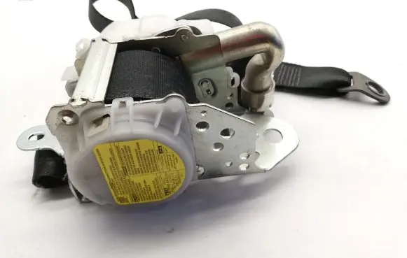 Toyota Avensis T270 Front seatbelt 7P1510P