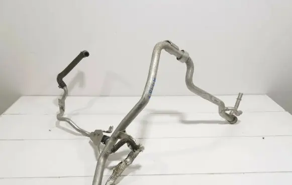Audi Q7 4L Engine coolant pipe/hose 057121075AN