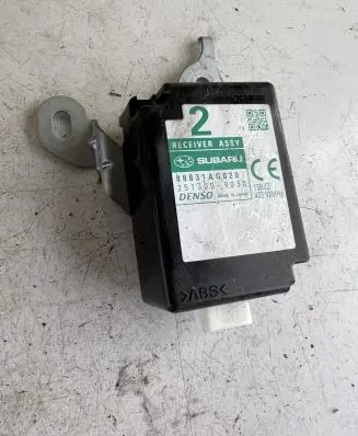 Subaru Outback Antenna control unit 88831AG020 2513009030