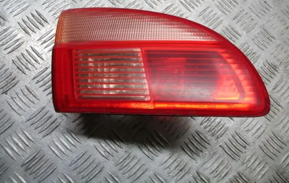 Toyota Avensis T220 Tailgate rear/tail lights