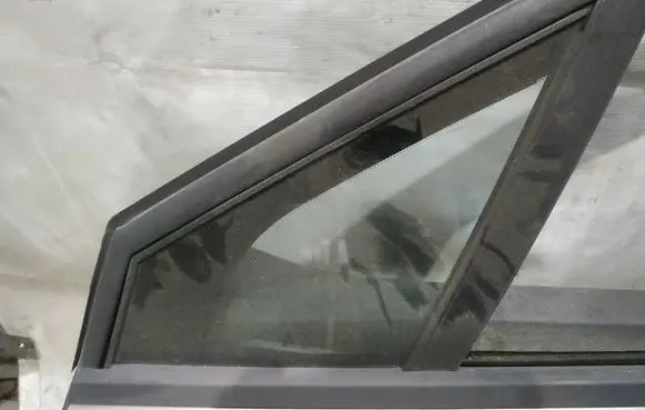 Citroen C5 Front door vent window glass four-door AS2