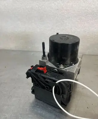 Volkswagen Golf V Master brake cylinder