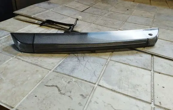 Mitsubishi Grandis Third/center stoplight P3505