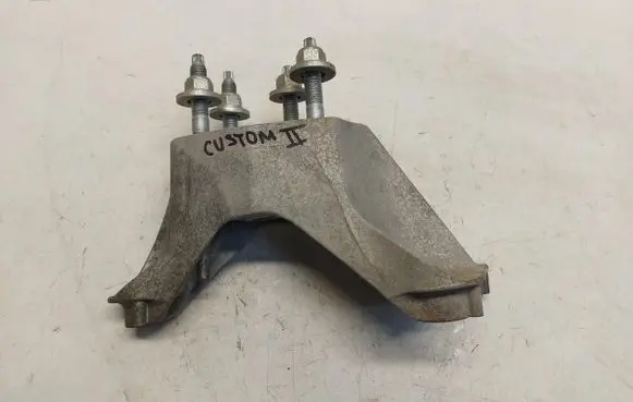 Gearbox mounting bracket