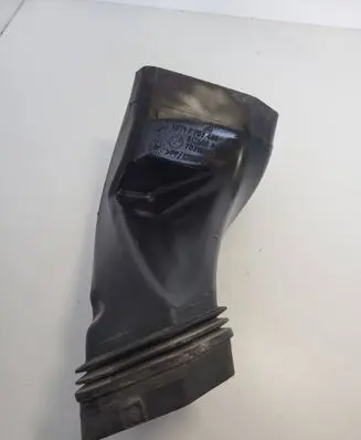 BMW 1 E81 E87 Air intake duct part 13717797466