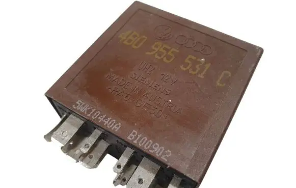 Volkswagen PASSAT B5.5 Window wiper relay 4B0955531C