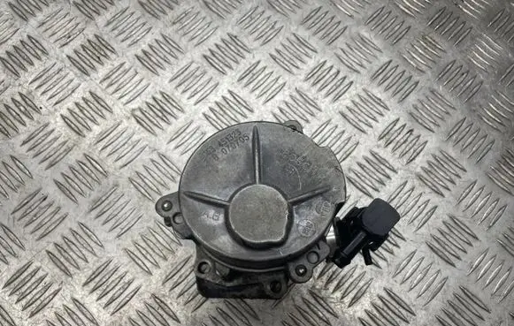 Nissan Primera Vacuum pump D163451323 2B070705