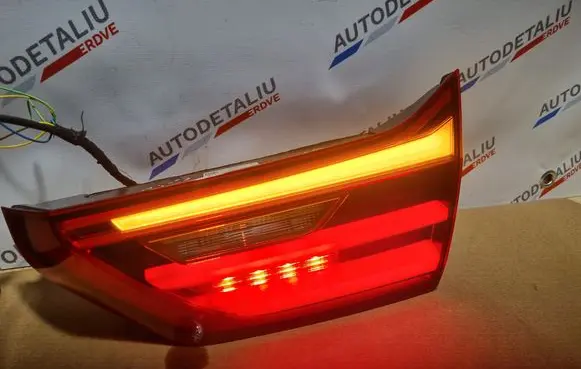 Tailgate rear/tail lights