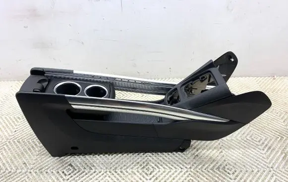Opel Zafira C Center console 