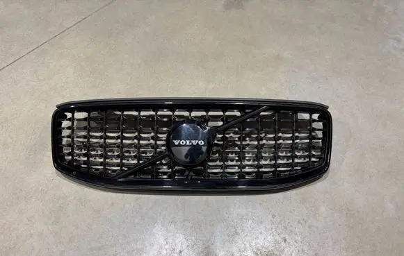 Volvo XC60 Front bumper upper radiator grill 