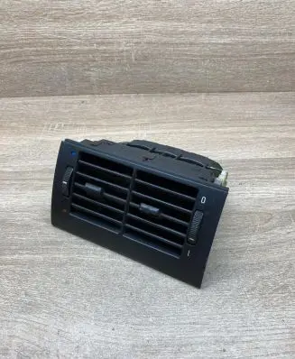 BMW 5 E39 Dash center air vent grill 8376150