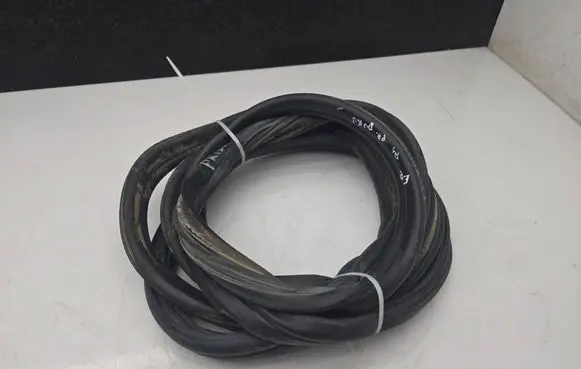 Mercedes-Benz Sprinter W906 Front door rubber seal