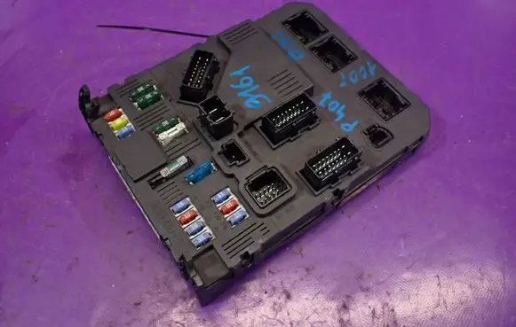 Peugeot 407 Fuse box set 9662463380