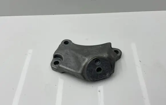 BMW 5 G30 G31 Gearbox mounting bracket 6861570