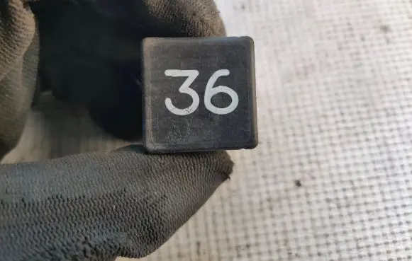 Volkswagen Transporter - Caravelle T4 Other relay 3A0951307 3SB00488504