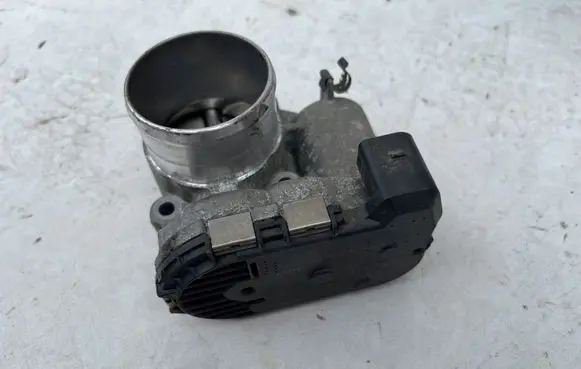 Ford Focus Throttle valve 7S7G9F991CA