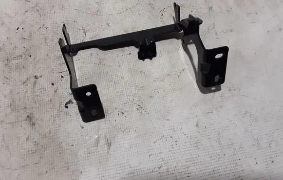 Volvo XC90 Radiator mount bracket 31368365