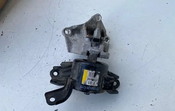Engine mount bracket