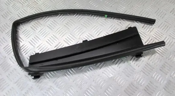 Toyota Yaris Wiper trim 557840D050