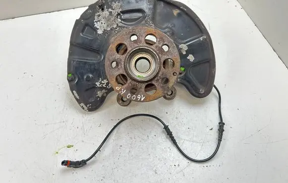 Mercedes-Benz E W212 Front wheel hub A2044211120