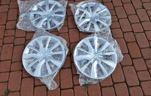 Opel Mokka B R15 wheel hub/cap/trim 9832850080